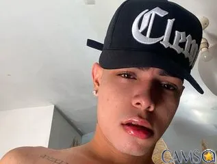Santy-Alvarezz’s (Flirt4Free) Photo