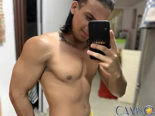 Thomaas-Waynee’s (Flirt4Free) Photo