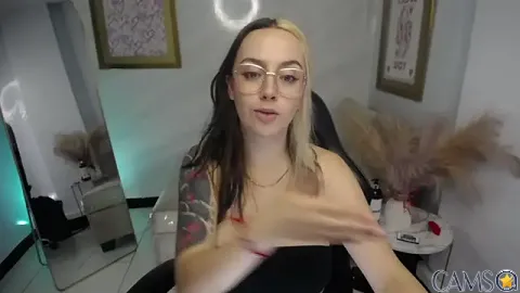 Hela_v’s Stripchat Profile Image