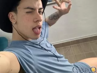 AaronBobys’s (XloveCam) Photo