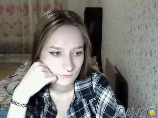Roussi’s XloveCam Profile Image