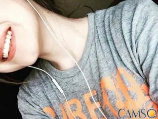 YaraTully’s XloveCam Profile Image